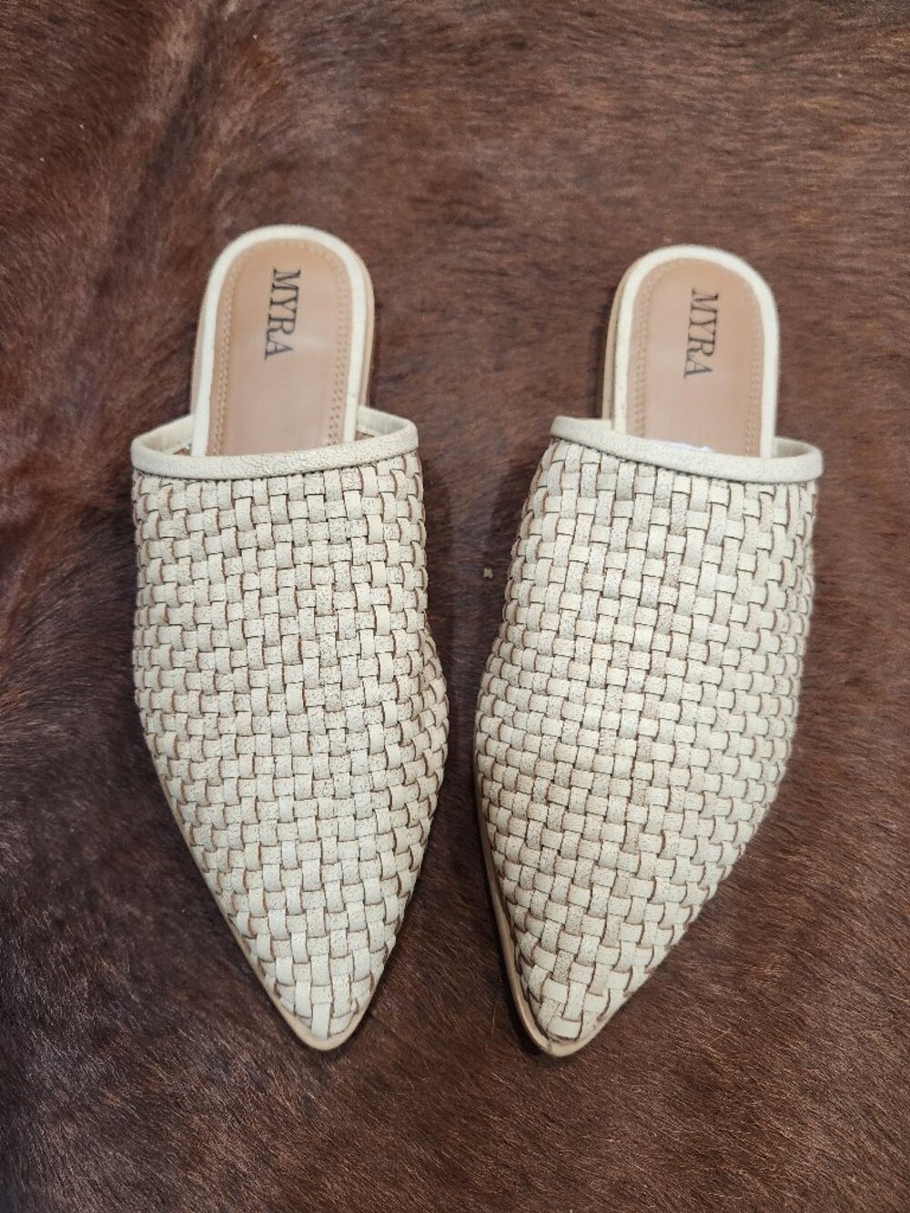 MYRA Basket Weave Slide